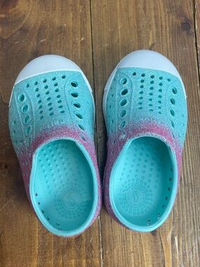 Native shoes Jefferson style foam sneakers baby size 4 turquoise & pink glitter